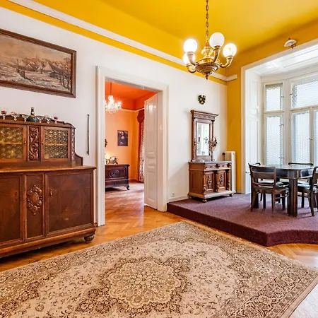 Baroque Grand Xxl - Center - 160 M2